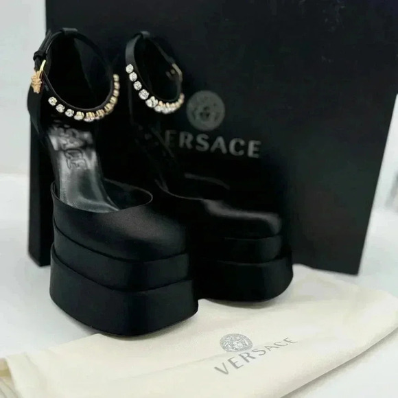 Brand New with Box and Dustbags, Medusa Aevitas Satin Pump - Picture 12 of 14